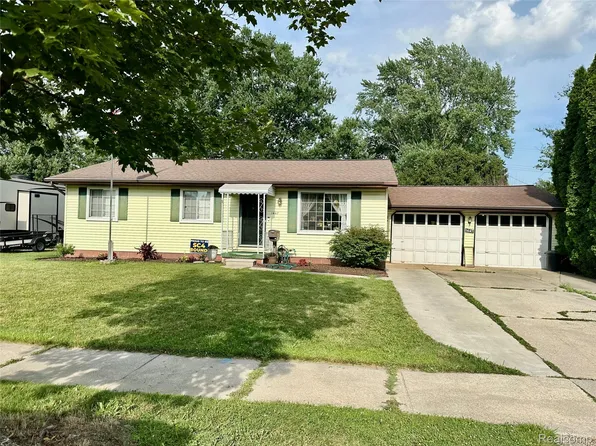 1447 Colorado St, Marysville, MI 48040