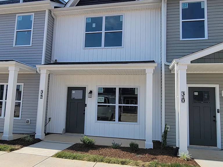 312 S Ridge Trl — Photo 1