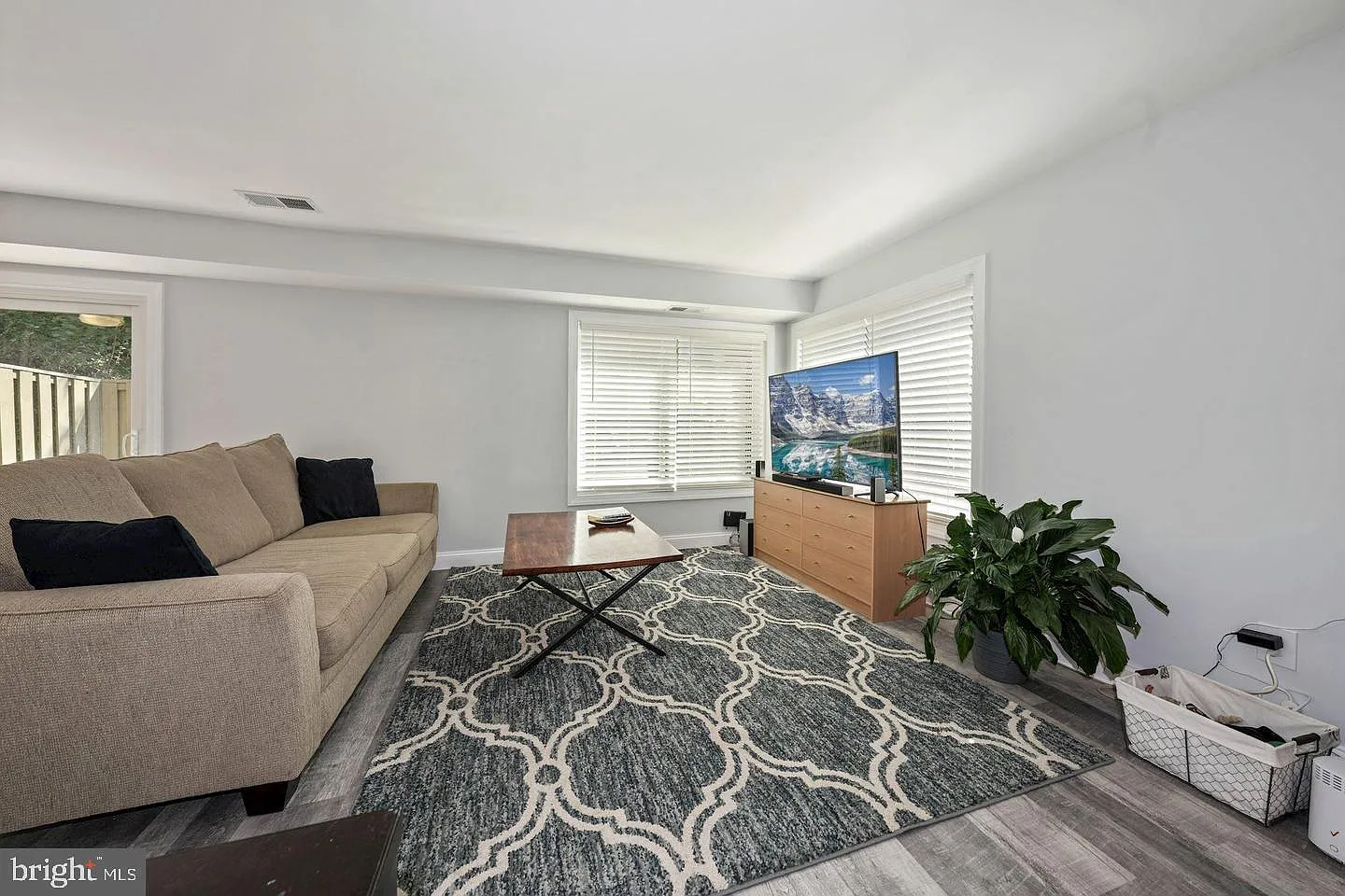 3 bed, 1.5 bath, 1248 sqft, $2,600 — Photo 4
