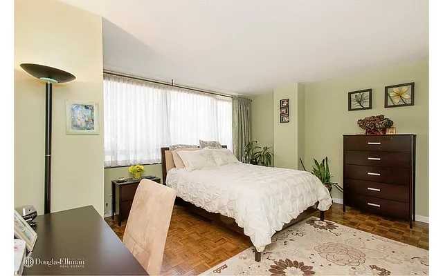 Sold by Douglas Elliman | media 15