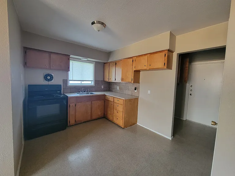 4617 Mildred Dr — Photo 4