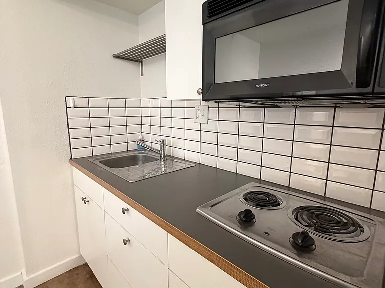 1624 N Blackwelder Ave #J — Photo 6