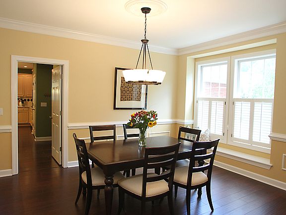 Formal Dining w/ Bay Window