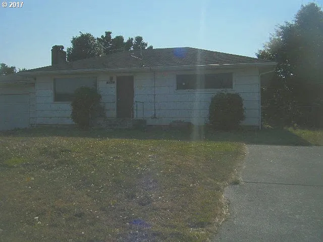 2211 N Oregon St photo 1