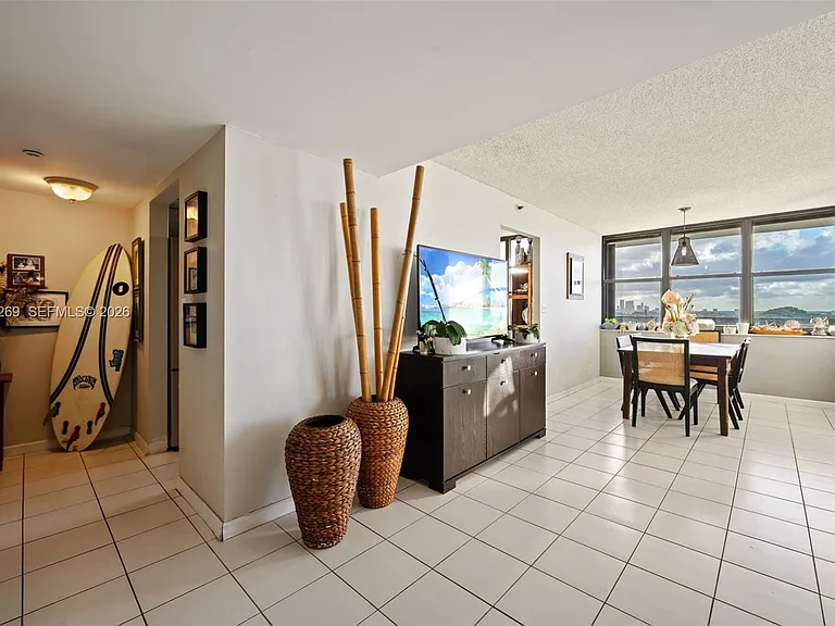 2555 Collins Ave #1002 — Photo 4