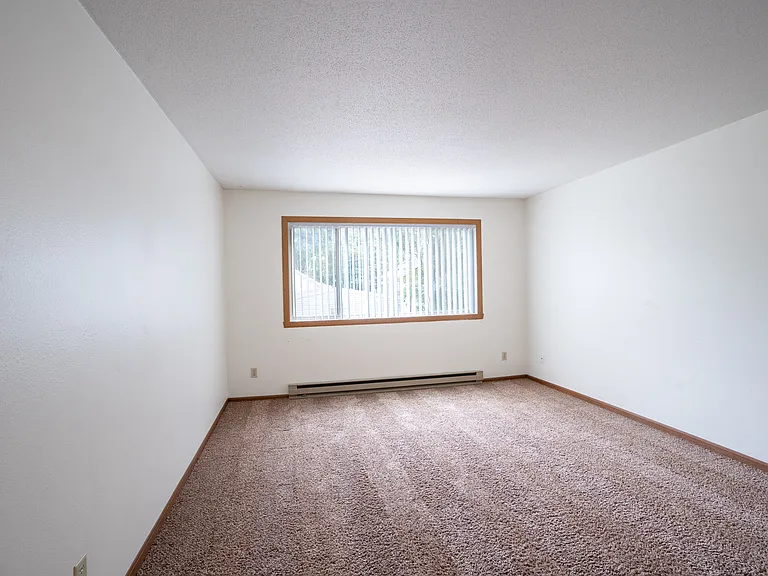 Fargo, ND Monticello Apartments | 21B | Living