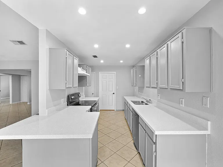6214 Gladewell Dr — Photo 9