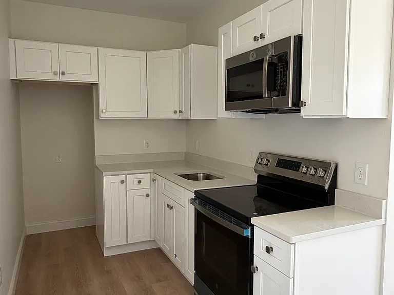 136 Winter St — Photo 2