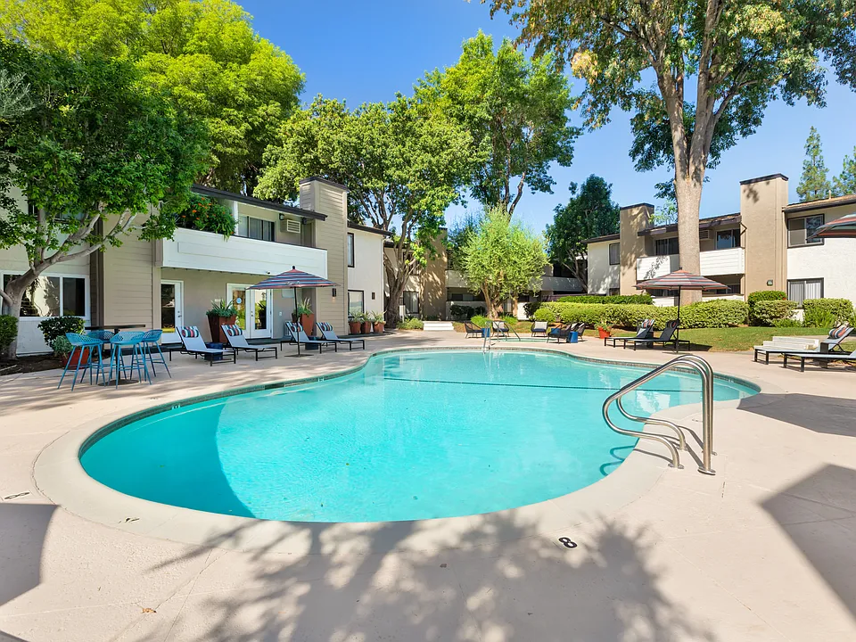 Chatsworth Pointe Apartment Homes
