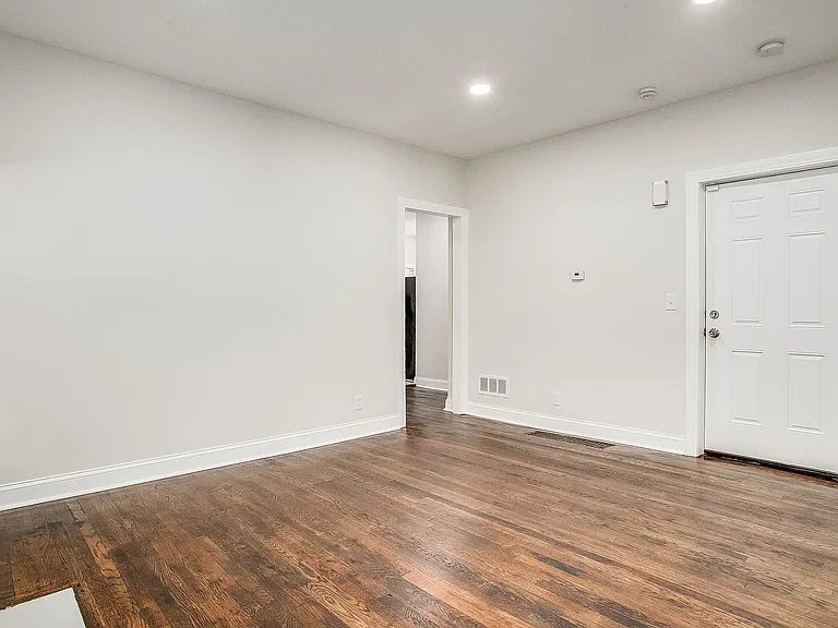 2510 E 59th St — Photo 13
