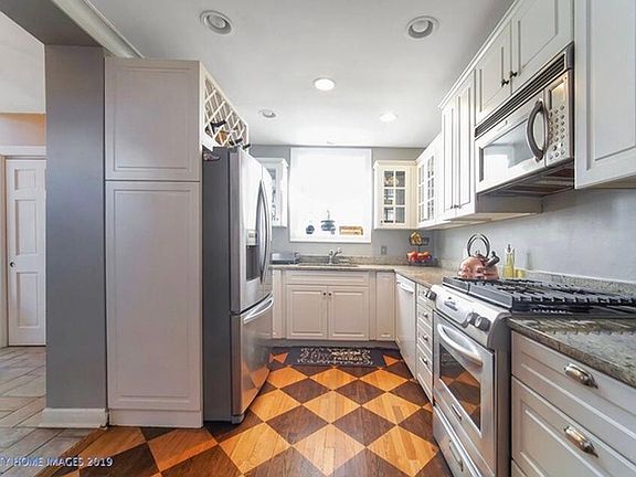 2nd image of 755 Llewellyn Ave