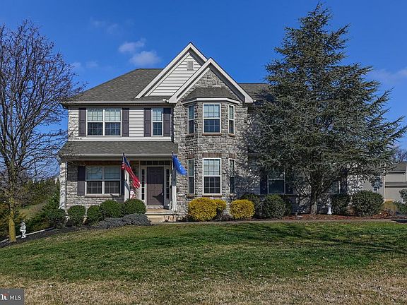 3rd image of 1600 Hampden Dr