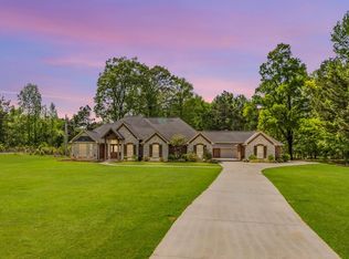 10 Weatherby Dr, Hooks, TX 75561