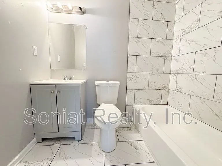7721 S Coronet Ct #D — Photo 8
