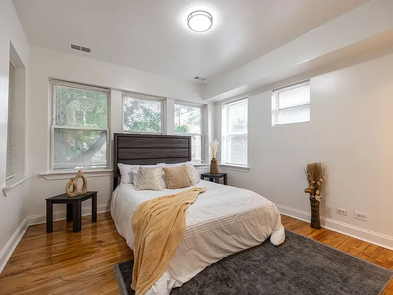 3851 W Ainslie St #1 — Photo 6