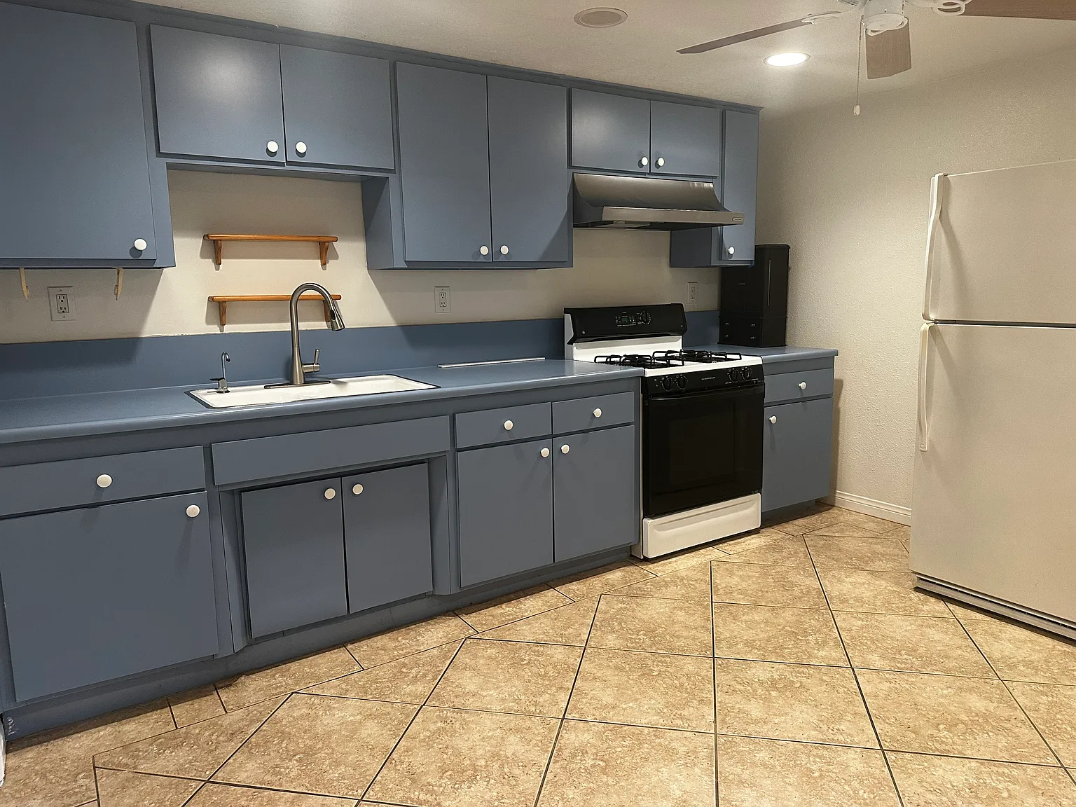 Studio, 800 sqft, $2,000 — Photo 4