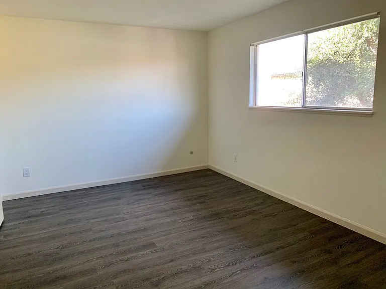 156 Archer St — Photo 3