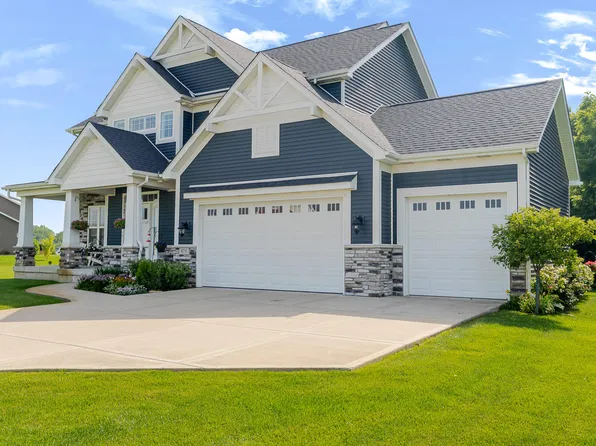 875 Farmview Dr, Valparaiso, IN 46383