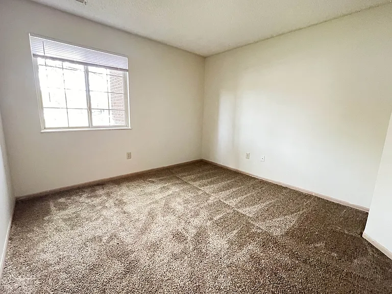 Eagle Crest Apartments — Photo 55