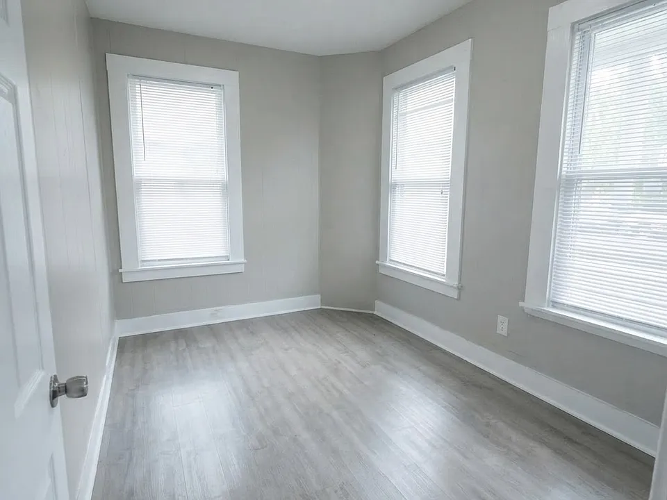 15 Alton St #1