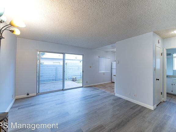 5th image of 425 Gaviota Ave APT 1