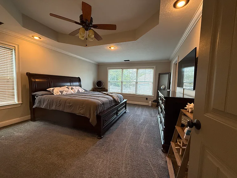 633 Dunrobin Ln — Photo 17
