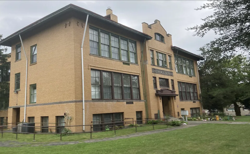 Building Photo 3