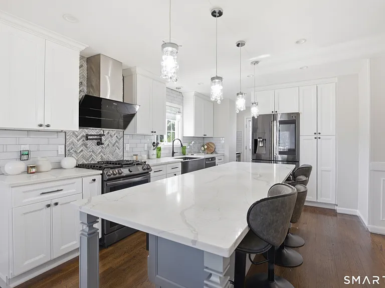 305 Sylvan St — Photo 9
