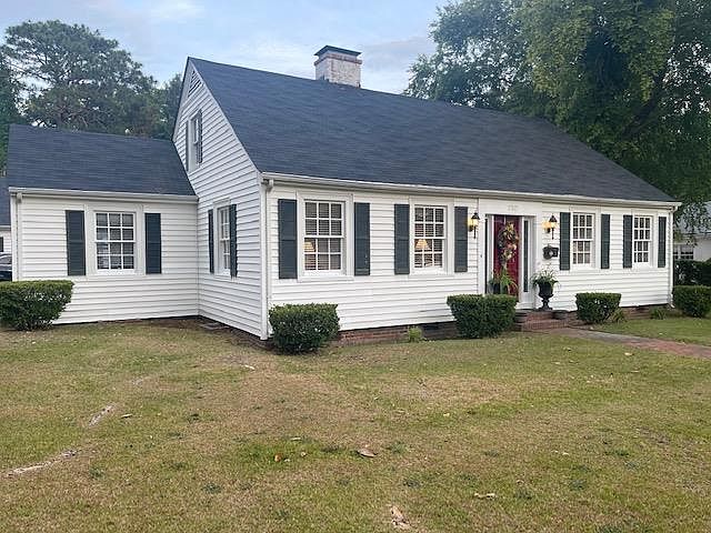 1st image of 710 Lionel St