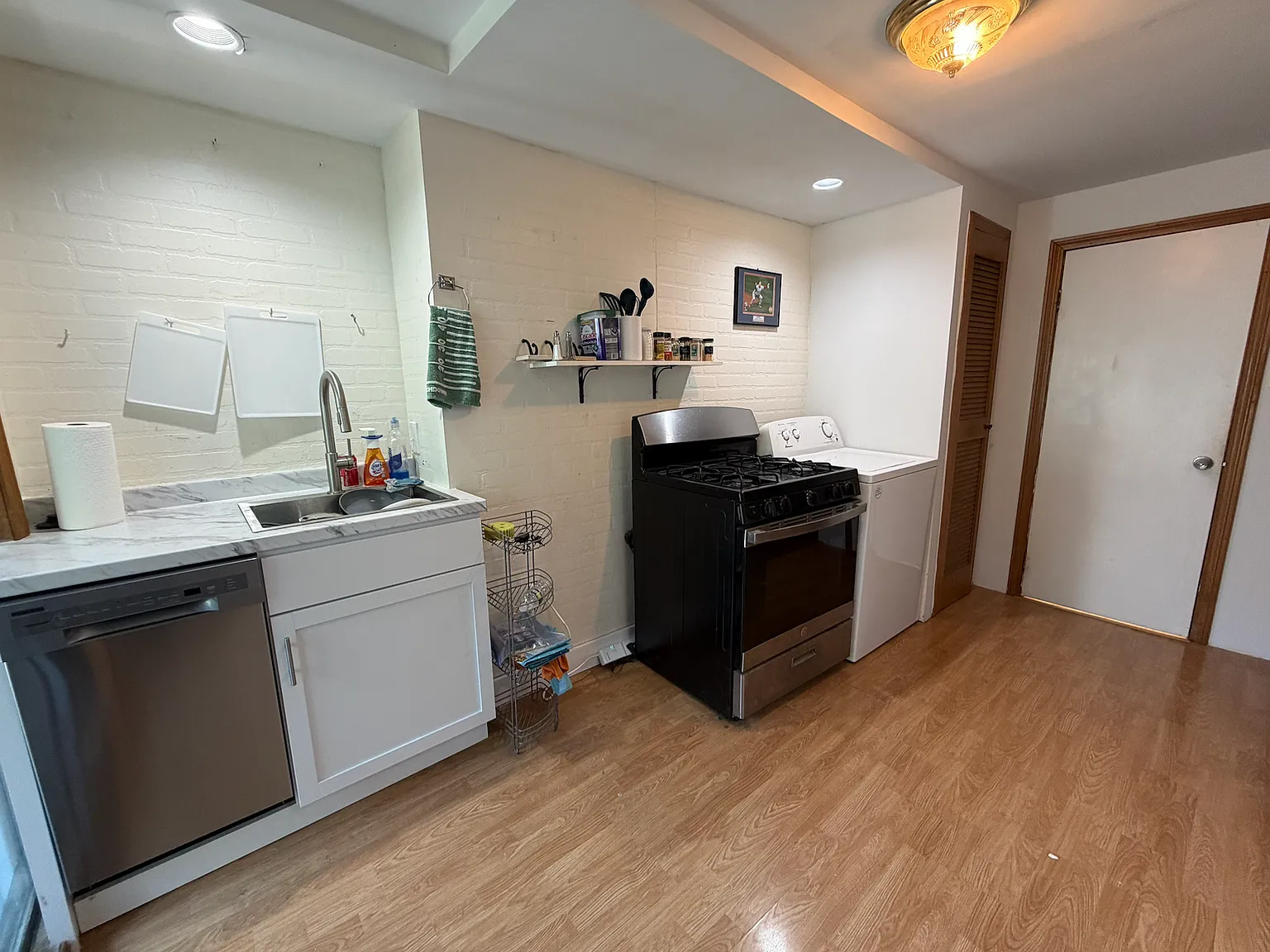 3 bed, 1200 sqft, $4,000 — Photo 2