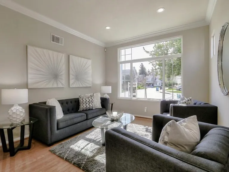 2049 Finley Pl — Photo 2