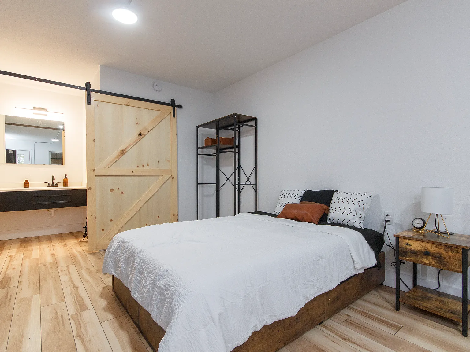 Studio, 300 sqft, $695 — Photo 3