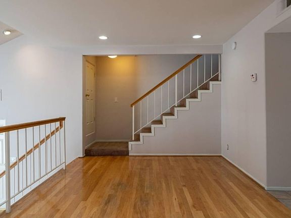 5th image of 18344 Collins St Unit C
