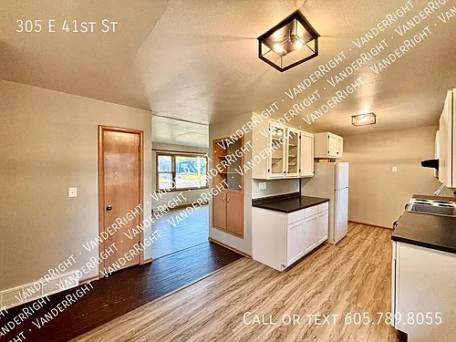 305 E 41st St Photo 1 305 E 41st St Photo 1