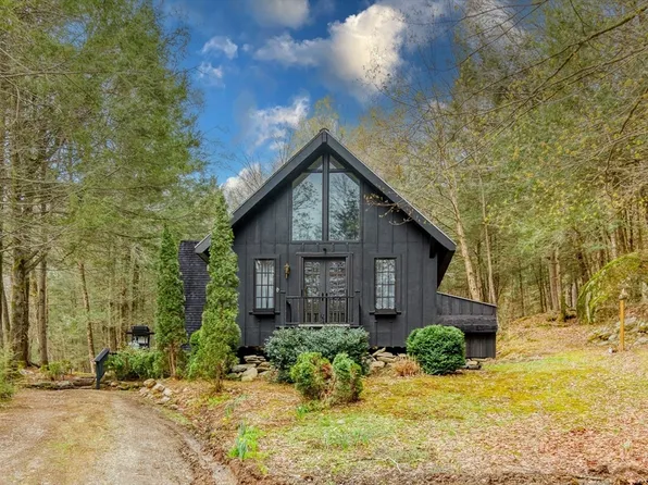 131 River Rd, Chester, MA 01011