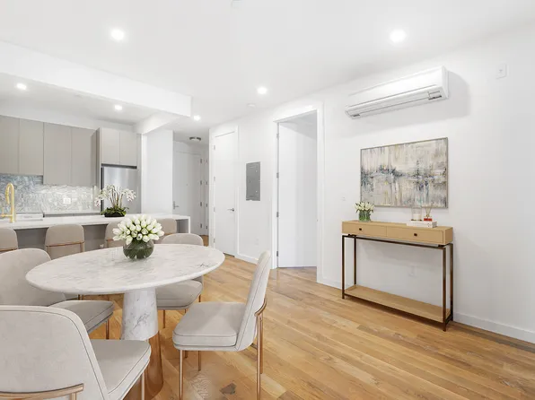 138-25 Barclay Avenue image 3 of 25