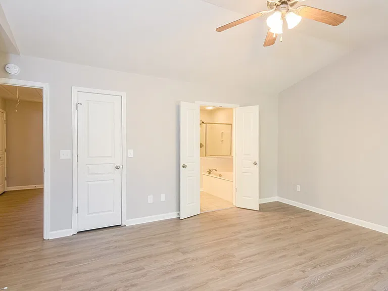 121 Townview Dr — Photo 9