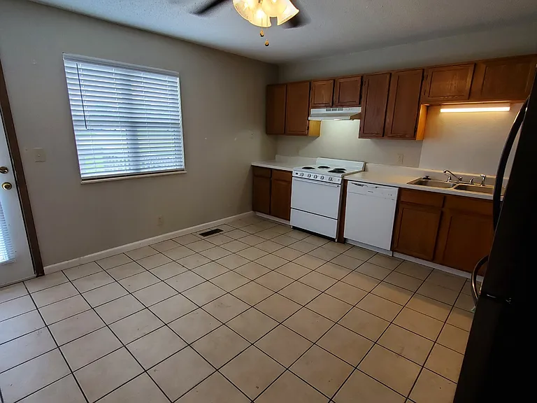 920 Cool Valley Dr — Photo 3