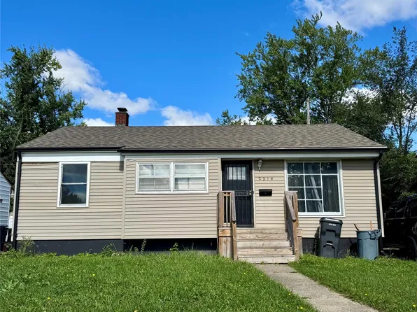 2214 Santa Barbara Dr, Flint, MI 48504