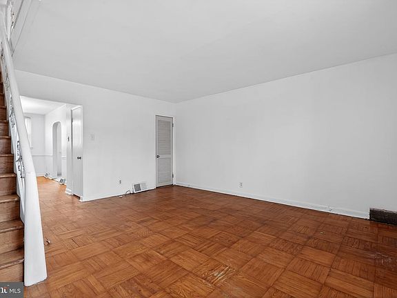 2nd image of 2917 Benner St