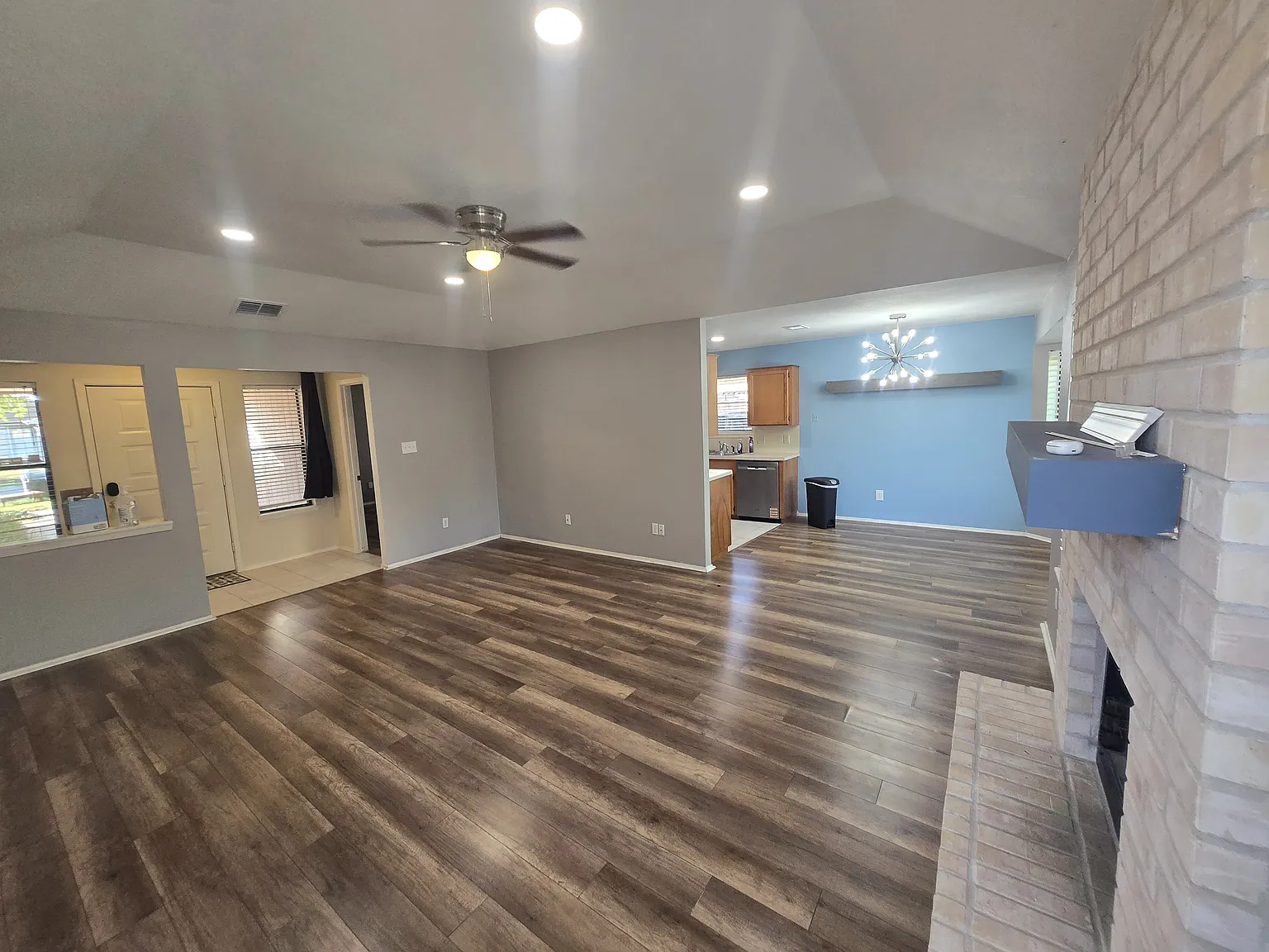3 bed, 1418 sqft, $1,950 — Photo 2