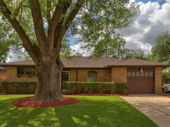 808 Merribrook Ln, Friendswood, TX 77546