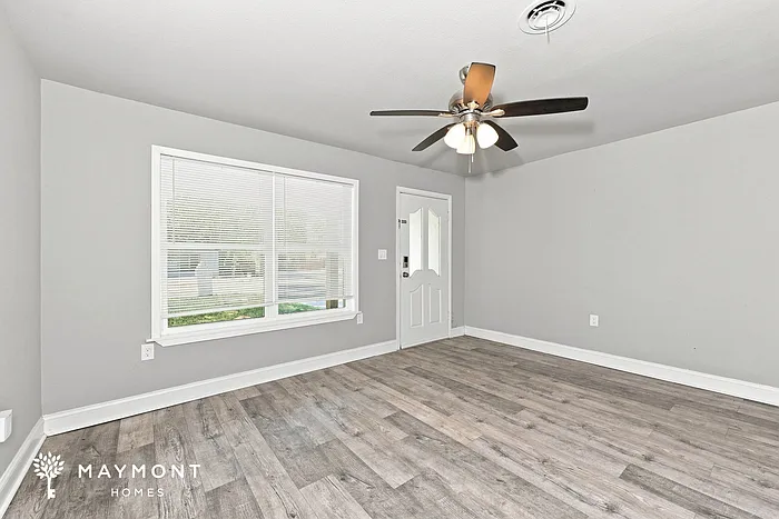 3 bed, 1.0 bath, 1039 sqft, $1,445 — Photo 3