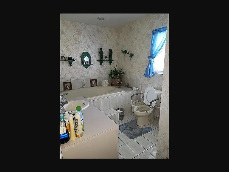 7220 N Harold Ave #A — Photo 18