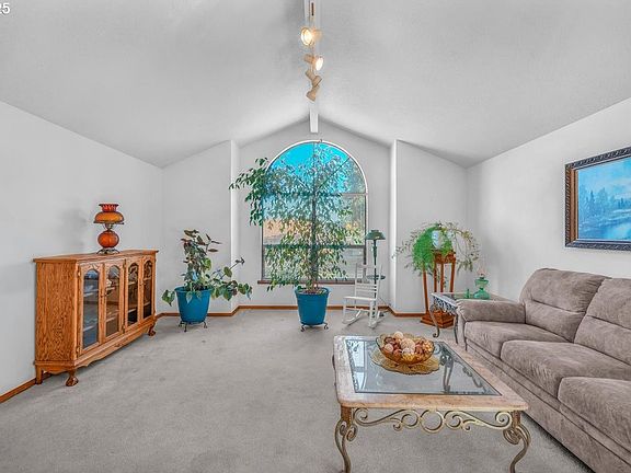 2nd image of 3305 Park Dr