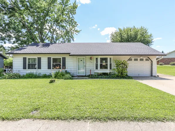 610 Holiday Dr, Fortville, IN 46040