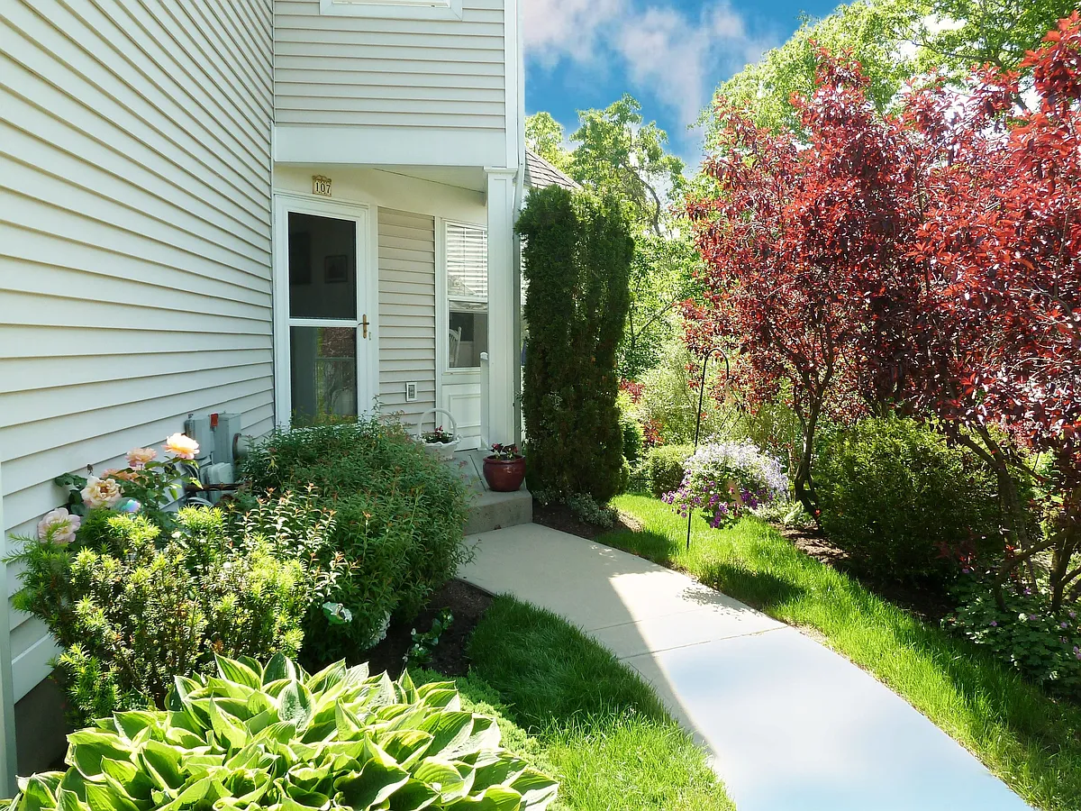 Photo 2 of 29 - 107 Winding Ridge Rd #107 - White Plains, NY Building Photo - 107 Winding Ridge Rd #107