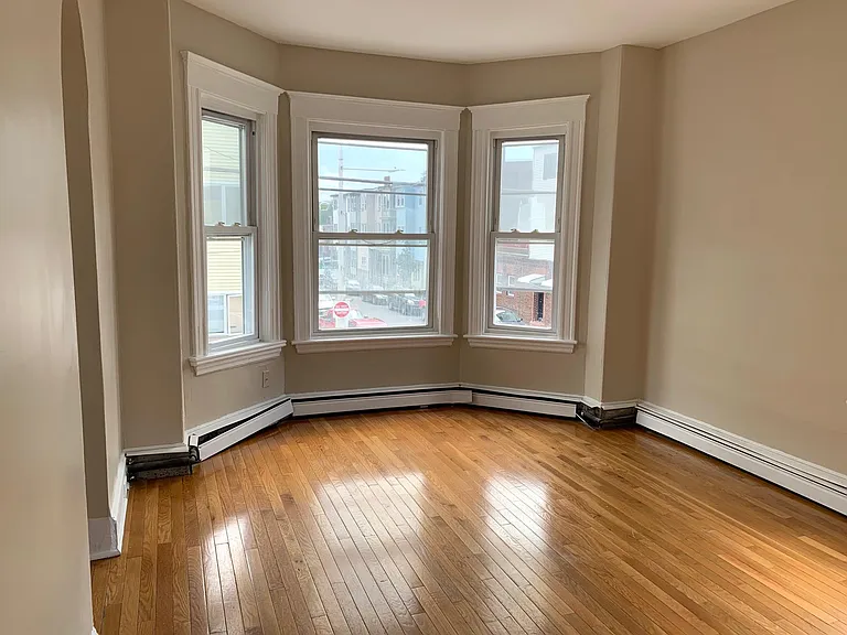 202 Saratoga St #2 — Photo 5
