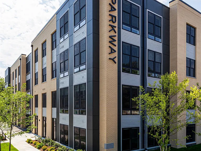 Parkway Apartments — Photo 17