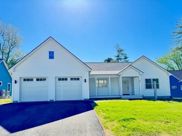 23 Forest Glen Lane, Topsham, ME 04086